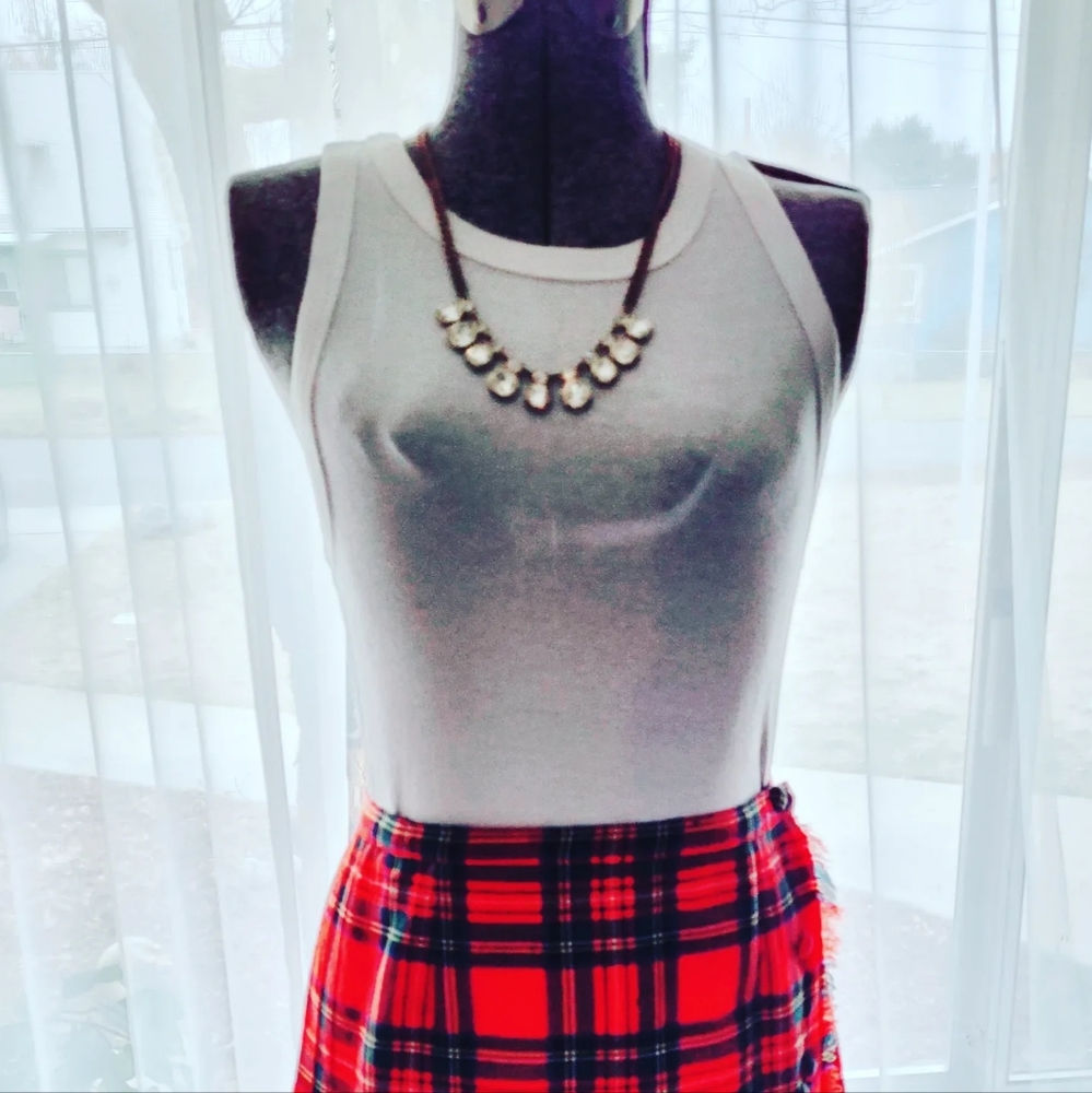 Vintage plaid Aljean of Canada pleated skirt in perfect condition, size 28 waist